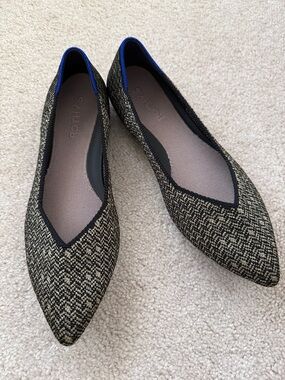 Rothy's the Point Flat in Sparkle Herringbone ( Black and Gold ) in Size 8.5